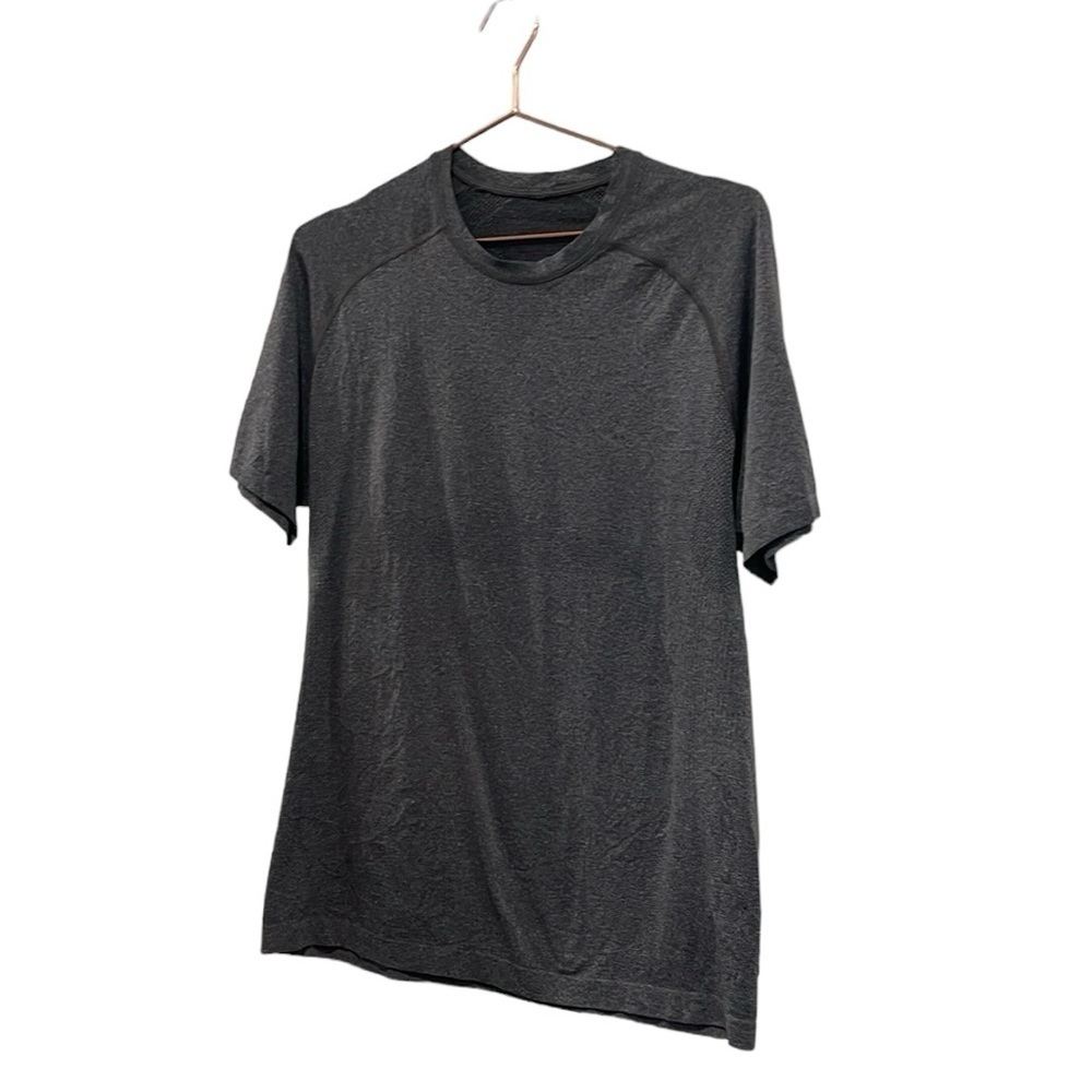 Men’s lululemon charcoal grey short sleeve swiftly top.  Size medium